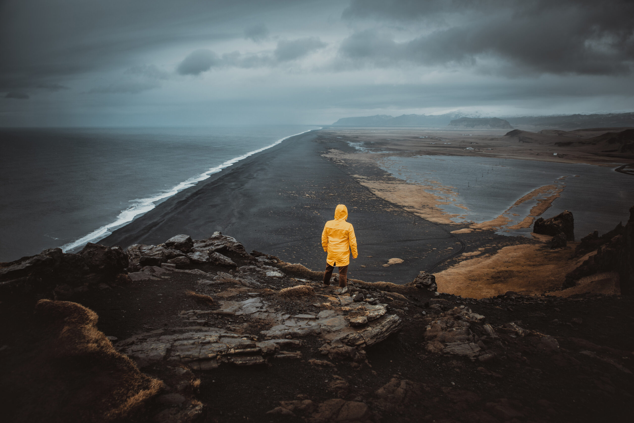 Explorer on the icelandic tour, traveling across iceland discove