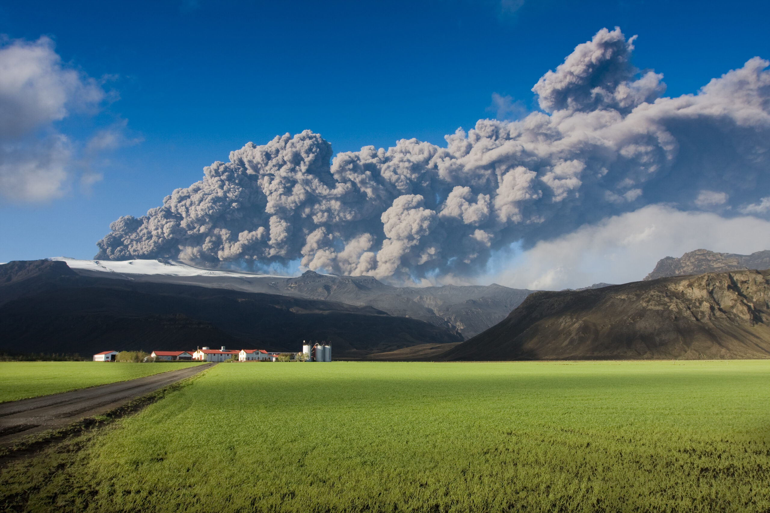 Eyjafjallajokull,,Iceland,-,May,12:,Mount,Eyjafjallajokull,Erupting,In,Iceland